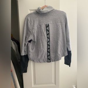 Adidas pull over